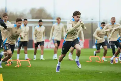 Con Mac Allister afuera, Scaloni duda entre Almada y Lautaro para enfrentar a Venezuela