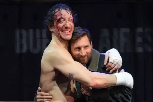 Messi sorprendió a todos en el teatro: fue a ver “Rocky”, la obra de Nico Vázquez