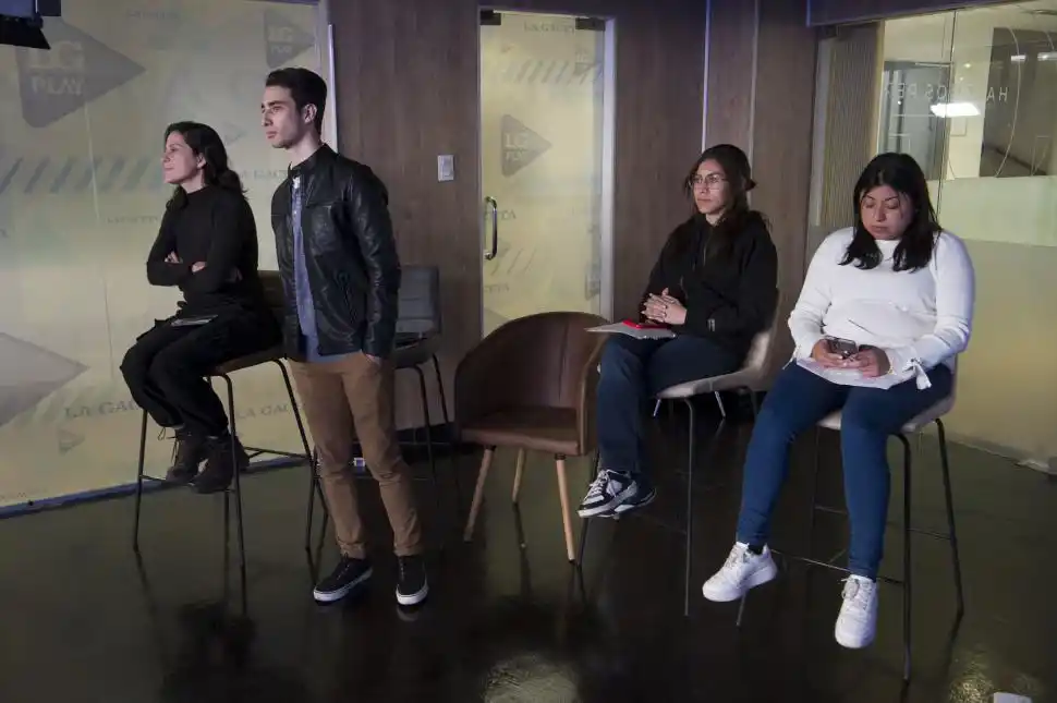 Debate Hagan lío: la grieta de los mayores atraviesa a los jóvenes