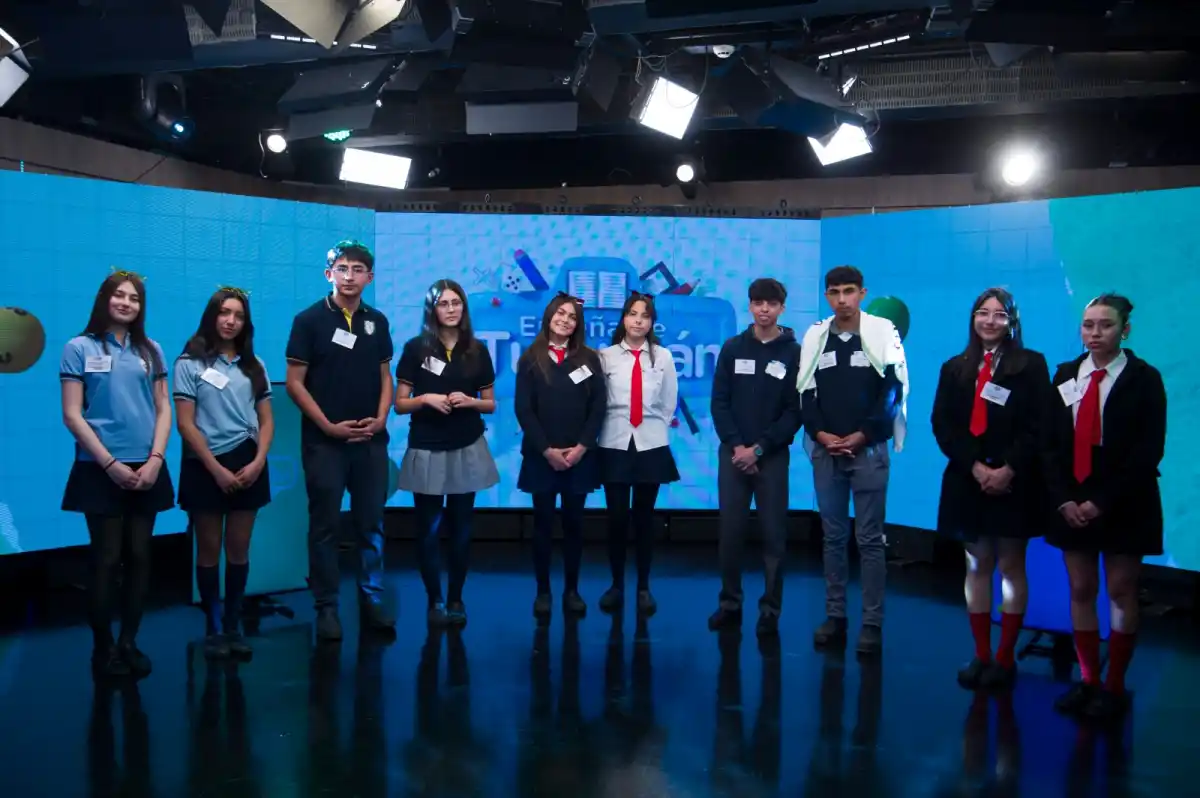 PARTICIPANTES. Las cinco parejas de distintos colegios que estuvieron en la primera jornada de Enseñame Tucumán. LA GACETA / FOTO DE DIEGO ARÁOZ