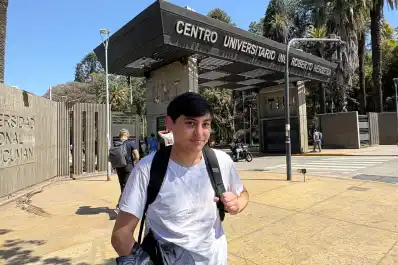 Estudiante de excelencia: el albañil que no duerme por su sueño de ser arquitecto