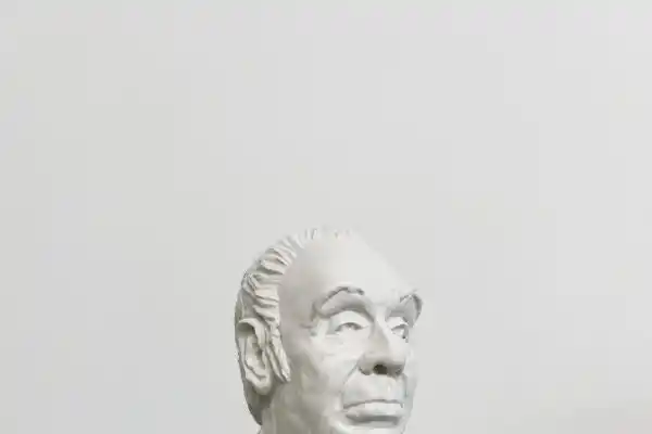 LA ICONOGRAFÍA POP SIEMPRE PRESENTE. “Borges circula en la cultura popular como una figura inevitable, incluso para quienes no lo leyeron en profundidad”.