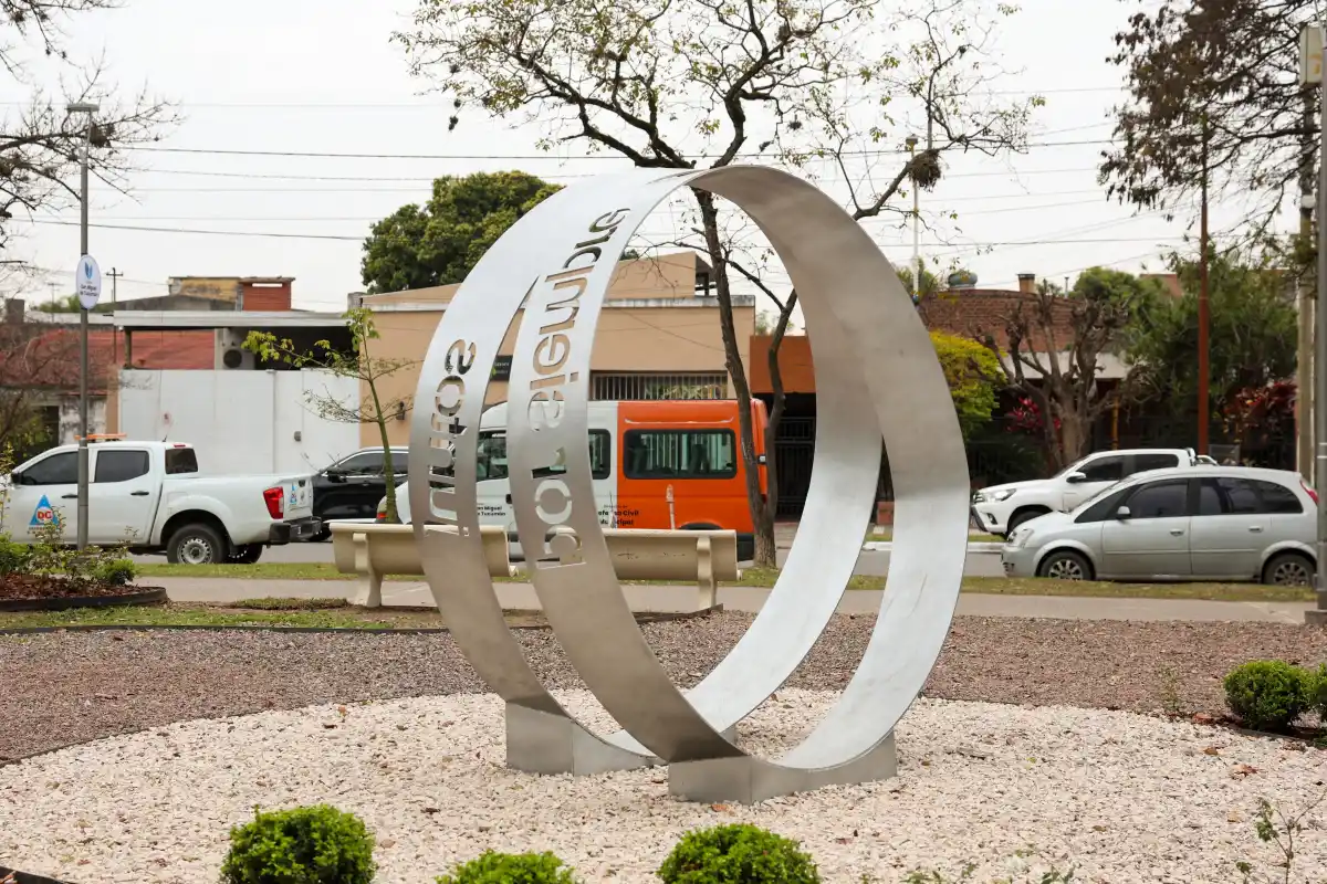 Con un Punto Selfie para parejas, la plaza 1º de Mayo de Villa Luján estrena su rincón del amor