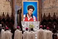 Vigilia y fervor por la inminente canonización de Carlo Acutis, el influencer de Dios