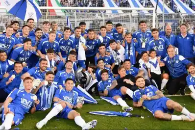 Vélez Sarsfield se coronó campeón de la Supercopa Argentina con un doblete histórico de Jano Gordon