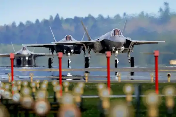 Estados Unidos envía 10 aviones caza a Puerto Rico