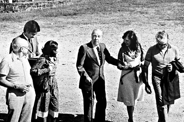 Recuerdos fotográficos: 1978. Borges pasea por San Javier