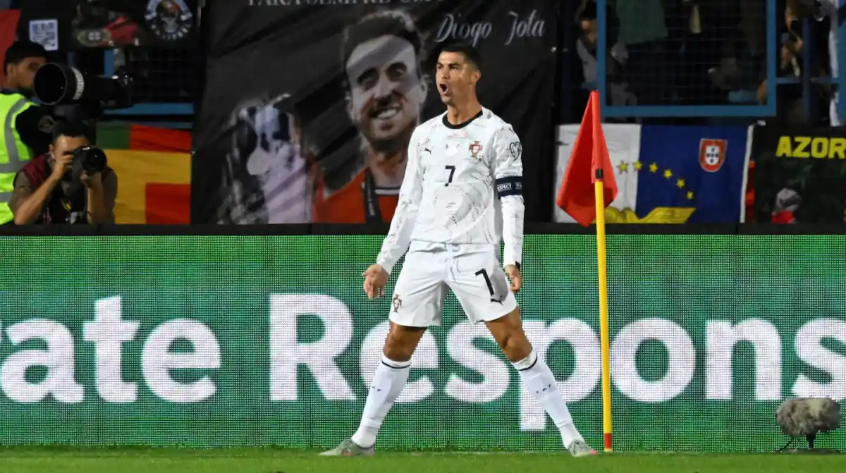 Cristiano Ronaldo celebra uno de sus goles frente a Armenia.