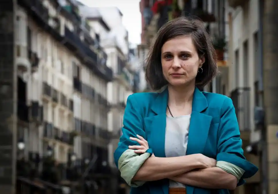 SINGULARIDAD DE LA FICCIÓN. “Yo me vinculo mas con hombres que lo que ocurre con estos personajes. Pero no sé por qué en mis novelas hay un mundo casi sin varones”, dice Romina Paula.