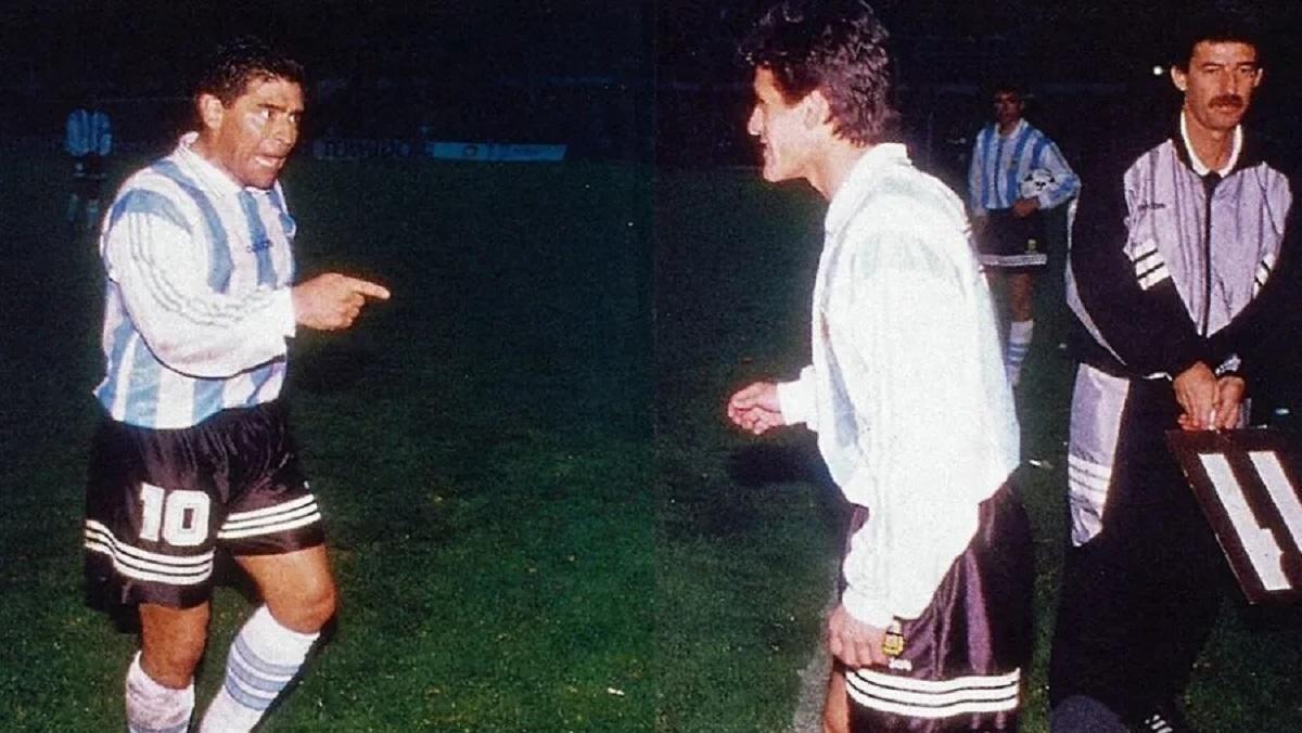 REFERENTE. Diego le da indicaciones a un sonriente Ariel Ortega antes de jugar.