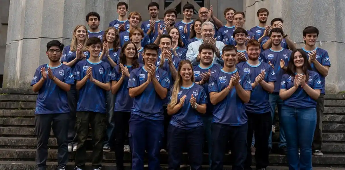 ESTUDIANTES. Equipo FIUBA Team en la Facultad de Ingeniería de la UBA.