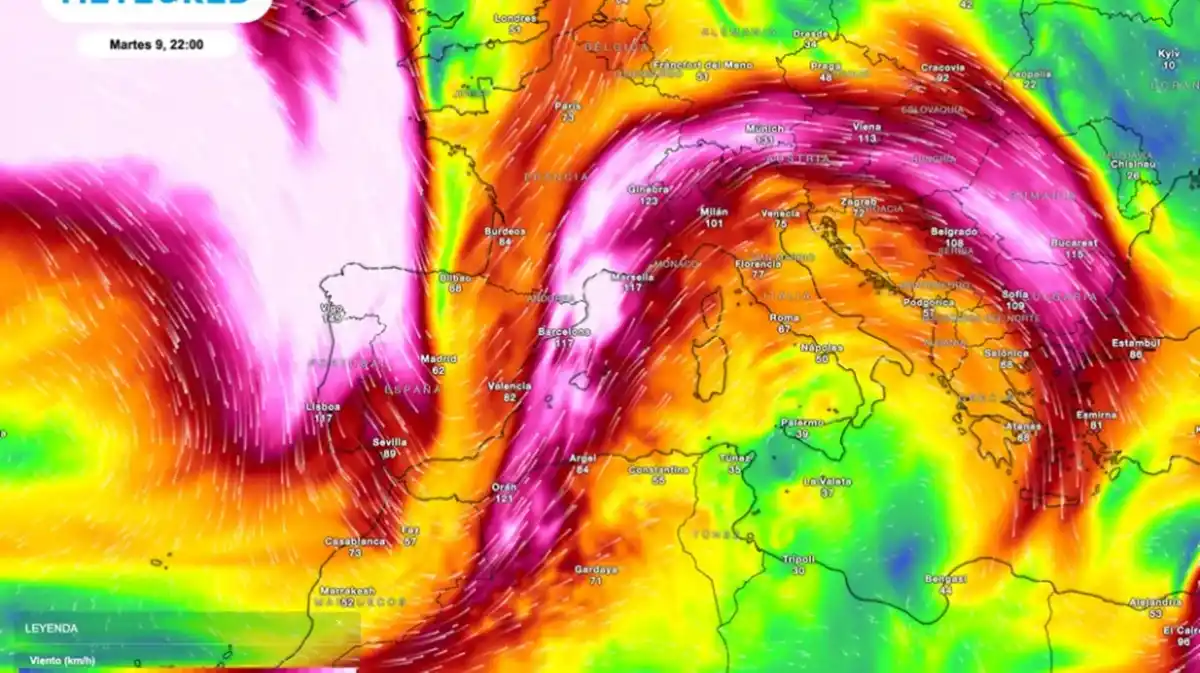 El mapa de viento en niveles altos de la troposfera previsto para el martes, permite observar la profunda ondulación del chorro polar asociada a la vaguada.