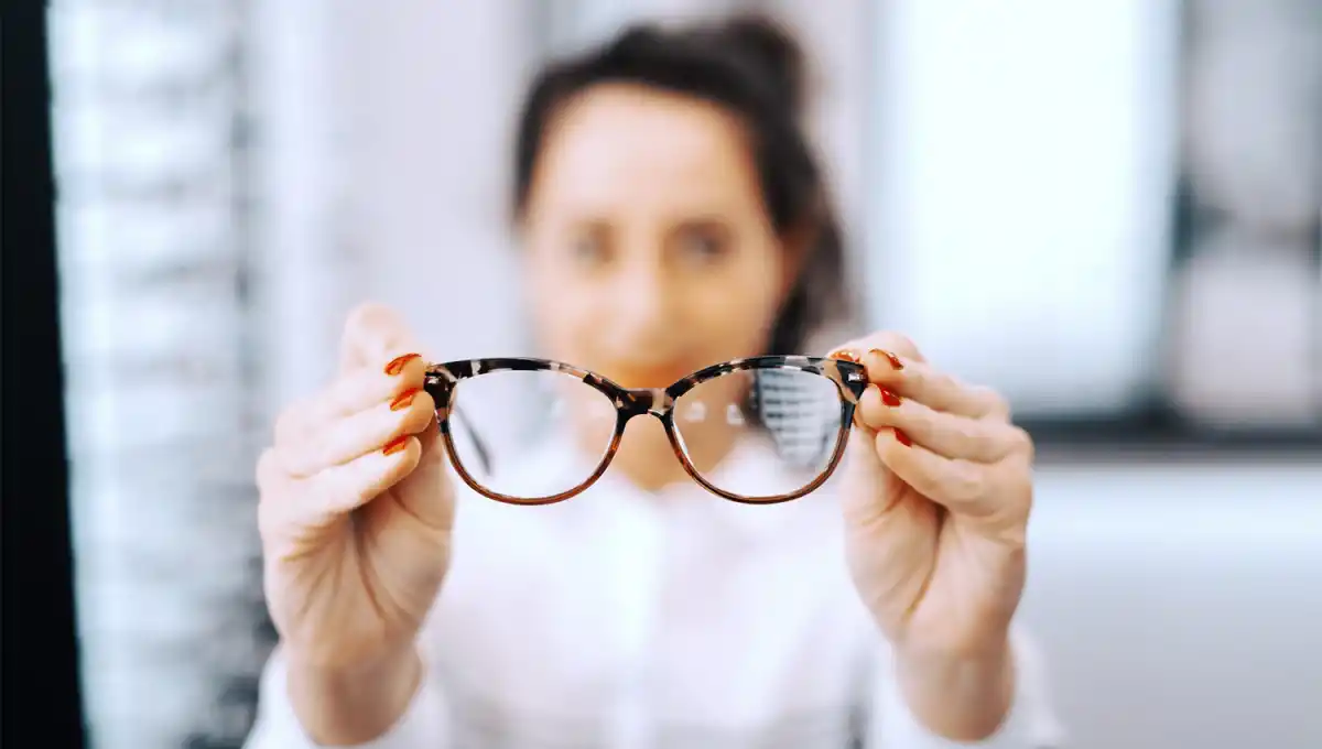 CADA OCHO HORAS. El colirio no reemplazará los anteojos, pero sí permitirá su uso más esporádico.