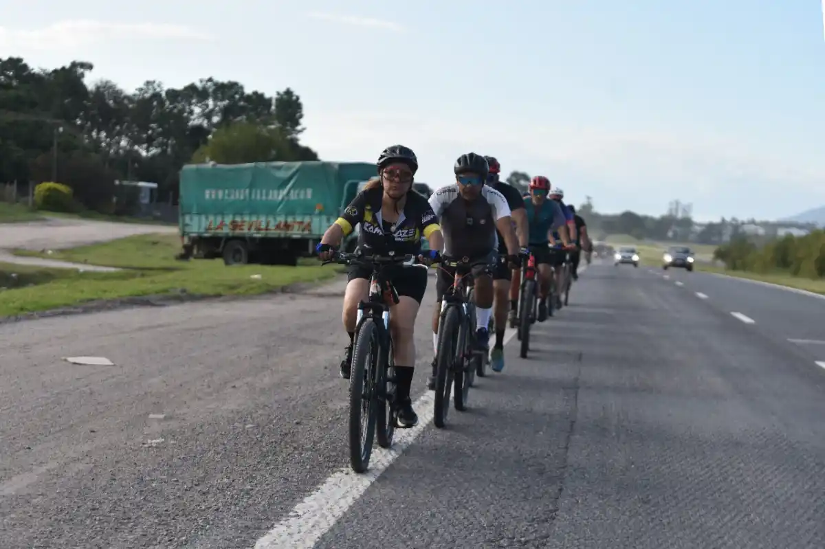 Importa tanto la educación vial como la infraestructura, advierten los bikers tucumanos