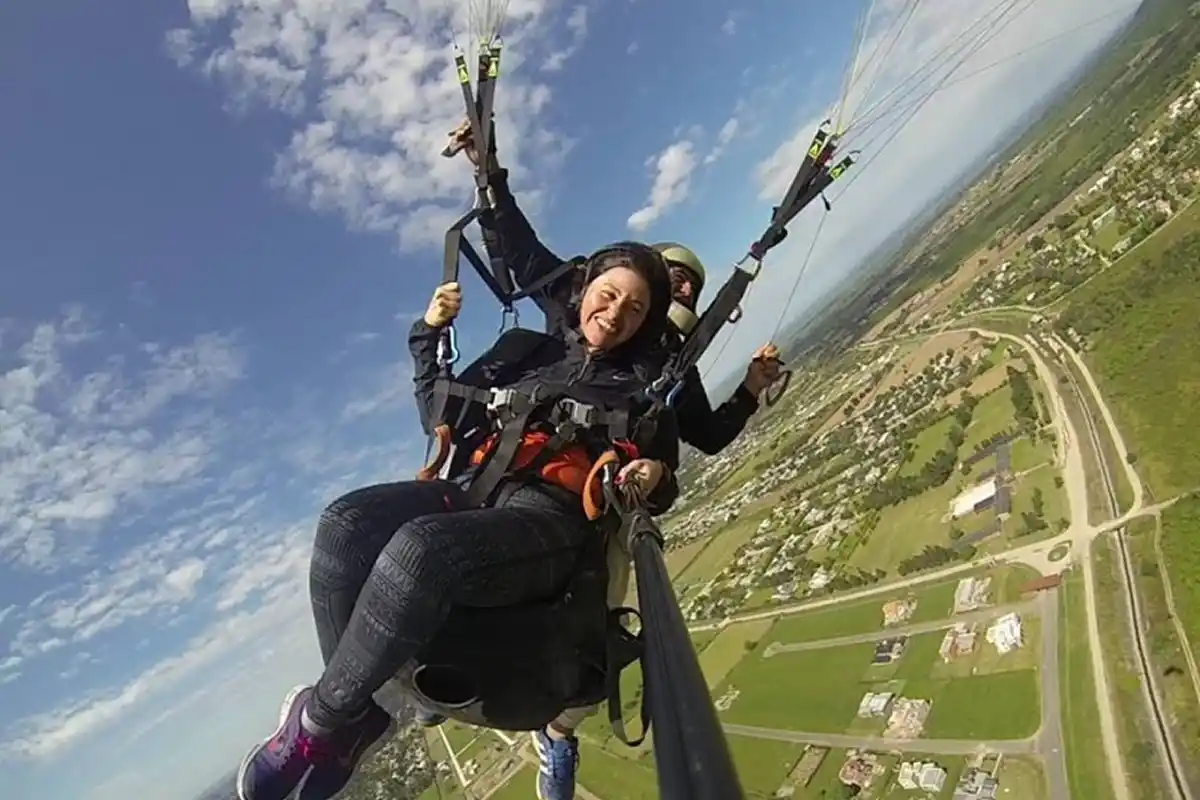 PRIMAVERA EN ACCIÓN. El 25 y 28 de septiembre se realizará el Abierto Argentino de Parapente en Loma Bola. / LOMA BOLA