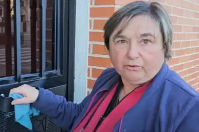 La dura realidad del sector de la limpieza en España: 300 euros al mes por tres portales”