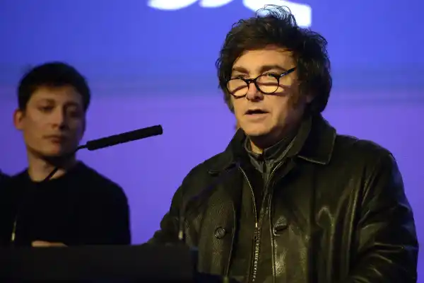 Javier Milei vetó la distribución automática de ATN en plena negociación con provincias