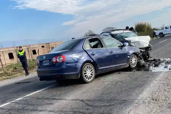 600x400_en-romera-pozo-dos-vehiculos-siniestrados-quedaron-medio-calzada-sobre-ruta-9-1101756-120820.webp