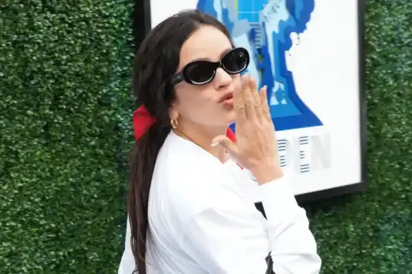 Rosalía impone tendencia con un accesorio que eleva cualquier look en 2025