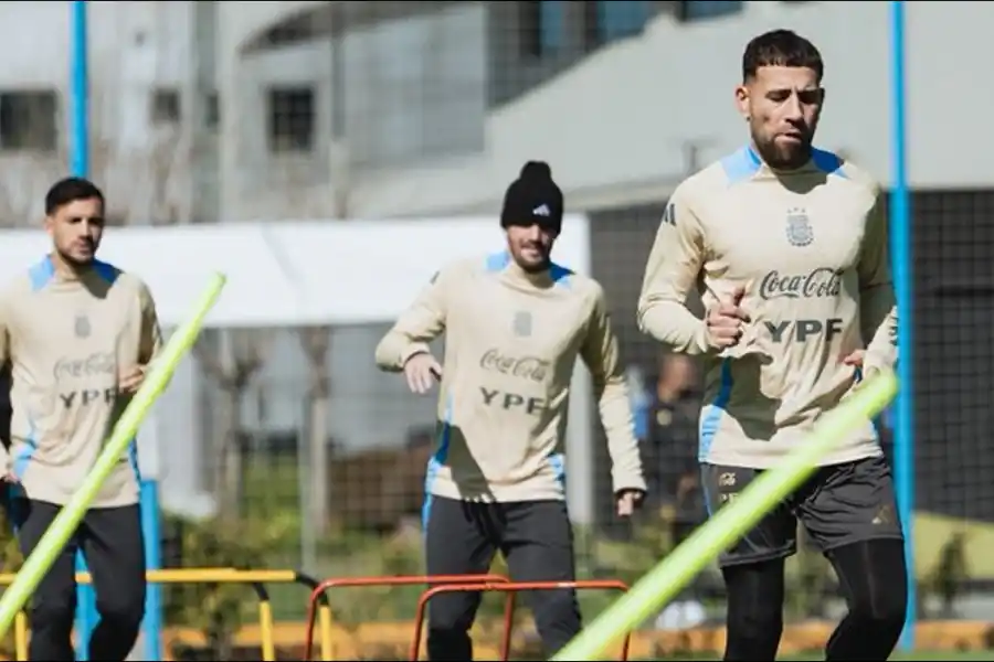 REFERENTE HASTA EL FINAL. Nicolás Otamendi será capitán en su despedida de las Eliminatorias, tras 127 partidos con la Selección.