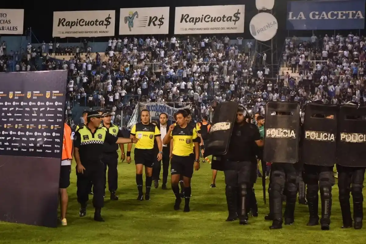 CUESTIONADO. Fernando Espinoza no trae buenos recuerdos a Atlético Tucumán. Foto: Diego Aráoz - LA GACETA