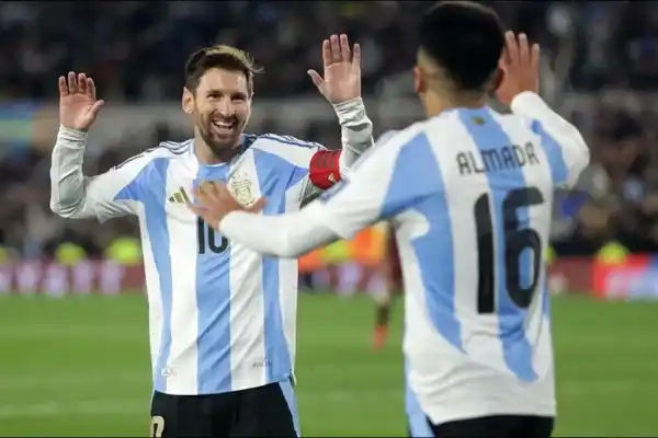 La “10” de Messi tenía dueño frente a Ecuador, pero una lesión lo pone en duda