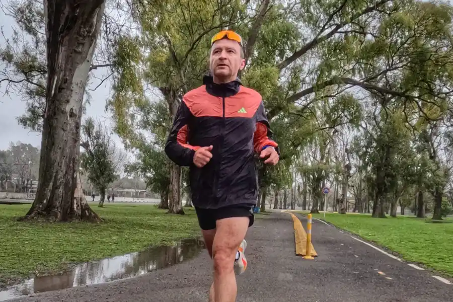 Decidir correr: el mensaje del “Colo” Mourglia sobre el poder del running para transformar vidas y recuperar lo esencial