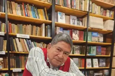 “La vida es puro cuento, ¿quenó”: nuevo libro de Roberto Espinosa