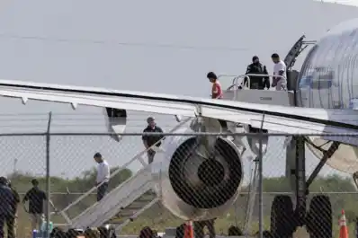 ¿A qué hora llega a Buenos Aires el primer vuelo con argentinos deportados desde Estados Unidos?