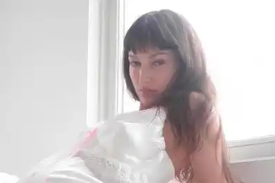 “Esto no es IA”: Úrsula Corberó confirma que espera su primer hijo con Chino Darín