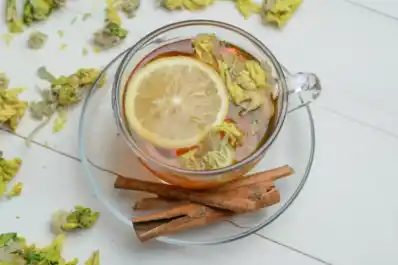 Té de hierba de San Juan: la planta “mágica” de las flores amarillas y sus beneficios medicinales