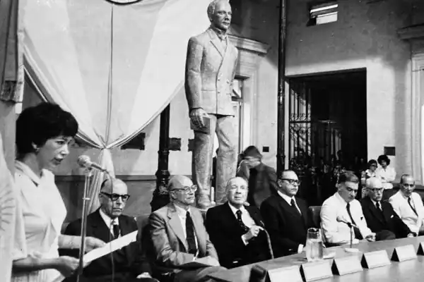 Recuerdos fotográficos: 1978. La UNT le da la distinción Honoris Causa a Borges