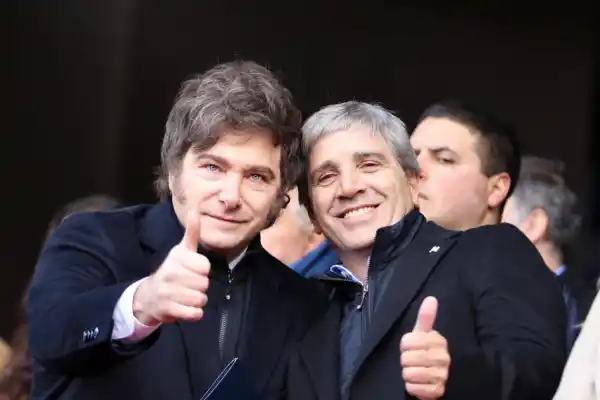 Milei y Caputo festejan la cifra de inflación.