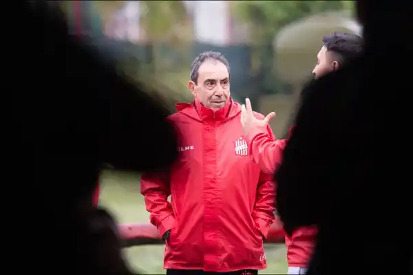 Carlos Roldán, el DT que eligió Tucumán, y el desafío de reconciliar al hincha con San Martín: “Deben dejar de lado el enojo”