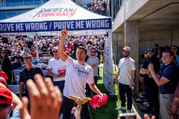 Video: así fue el momento en el que Charlie Kirk recibió un disparo en Utah