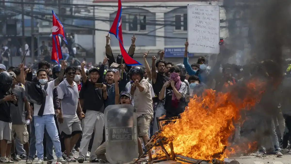 CRISIS EN NEPAL. Manifestantes incendiaron el Parlamento y varias sedes políticas en medio de una ola de protestas que ya dejó más de 25 muertos.