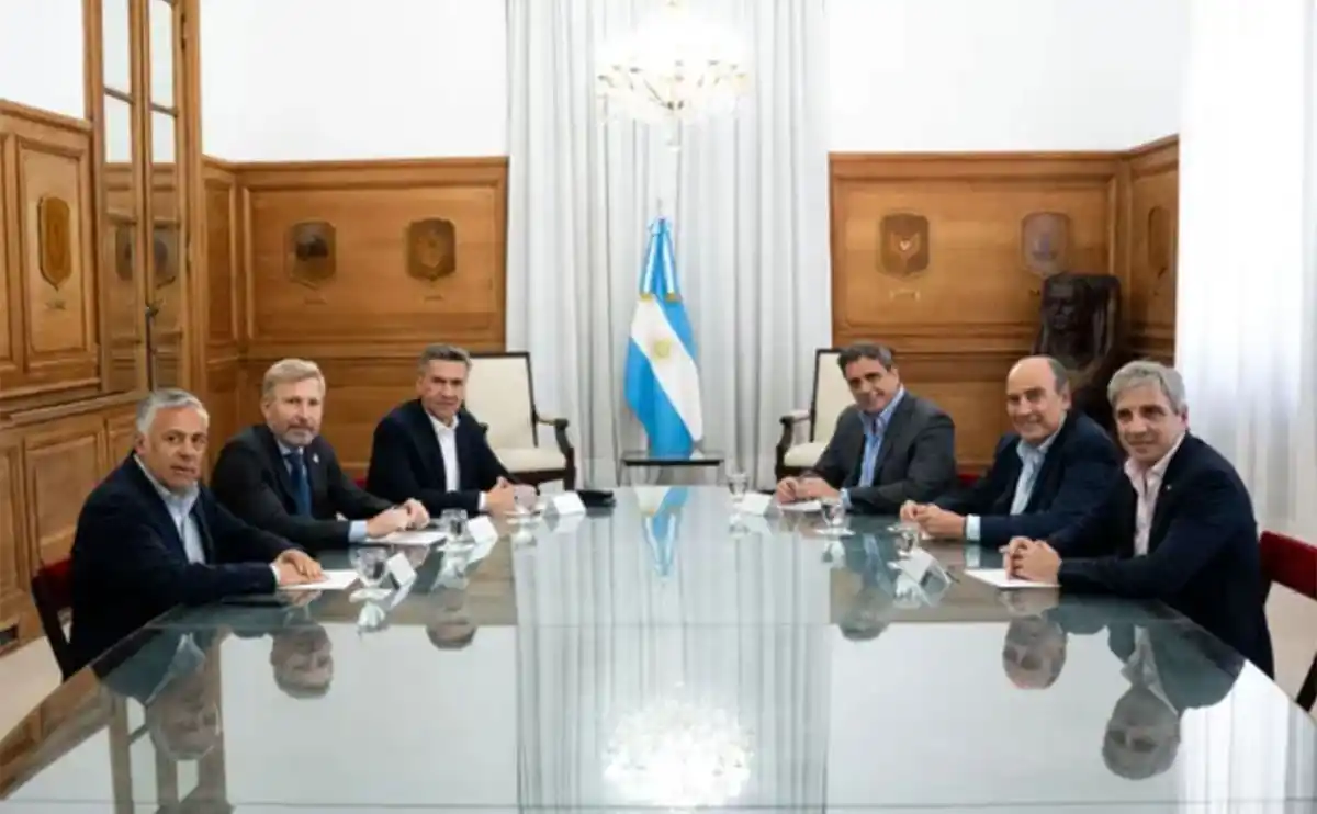 ASISTENTES. Zdero, Cornejo y Frigerio participaron de la mesa que se presenta como vehículo para avanzar en una agenda de gobernabilidad.