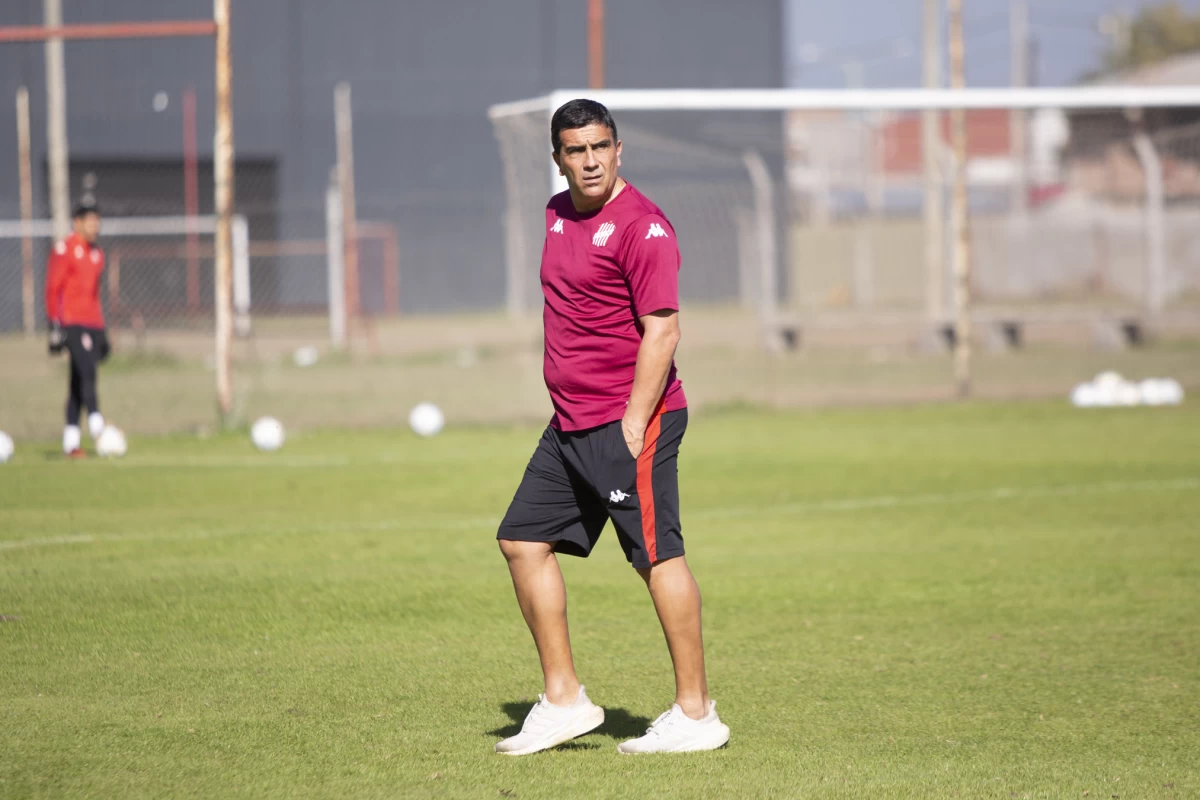 FIRMEZA. El DT ensaya en la previa contra Atlanta, con la idea de recuperar confianza y volver a creer en el equipo.