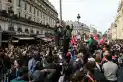 Francia estrena primer ministro, en plena protesta