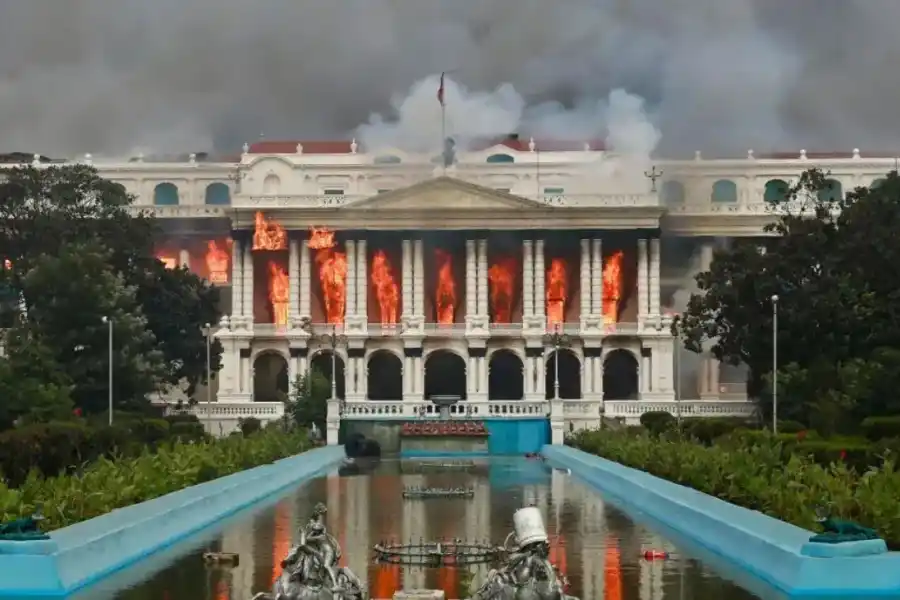 PROTESTAS EN NEPAL. Las manifestaciones están protagonizadas por jóvenes de la Generación Z que reclaman contra la corrupción y la prohibición de redes sociales.