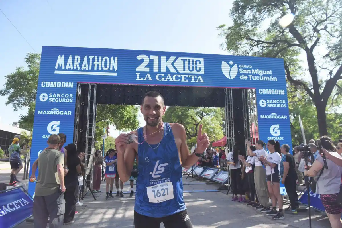 Del sobrepeso al podio: la vida de Lucas Santillán y su desafío en los 21K de LA GACETA