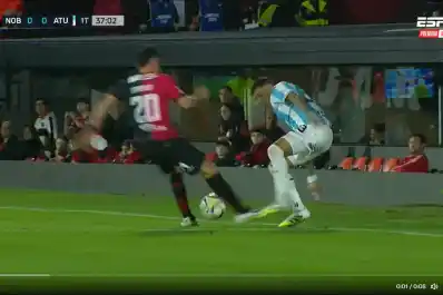 Video: el caño de Brizuela a Maroni que se volvió viral en Atlético-Newell’s