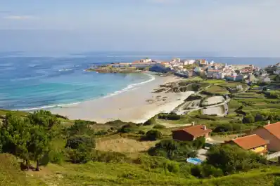 Caión, la joya secreta de Galicia con casas que parecen flotar y playas salvajes