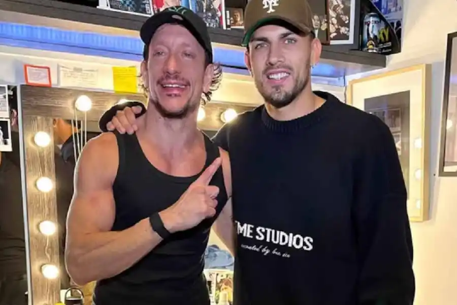 Leandro Paredes apareció con Camila Galante en el teatro y puso fin a los rumores con Evangelina Anderson