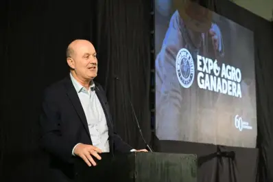 Sturzenegger respaldó la editorial del Washington Post sobre Milei y destacó la baja del riesgo país