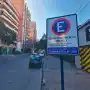 Cuidadoches, tránsito caótico y discusiones políticas: qué alternativas se analizan para el estacionamiento medido en Tucumán