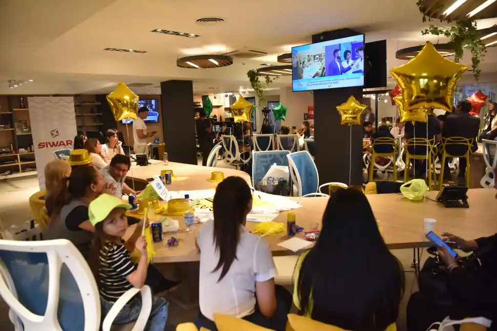 DE AMARILLO. Los seres queridos del Colegio San Fernando.