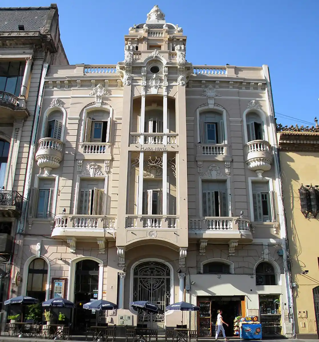 La Universidad San Pablo-T.