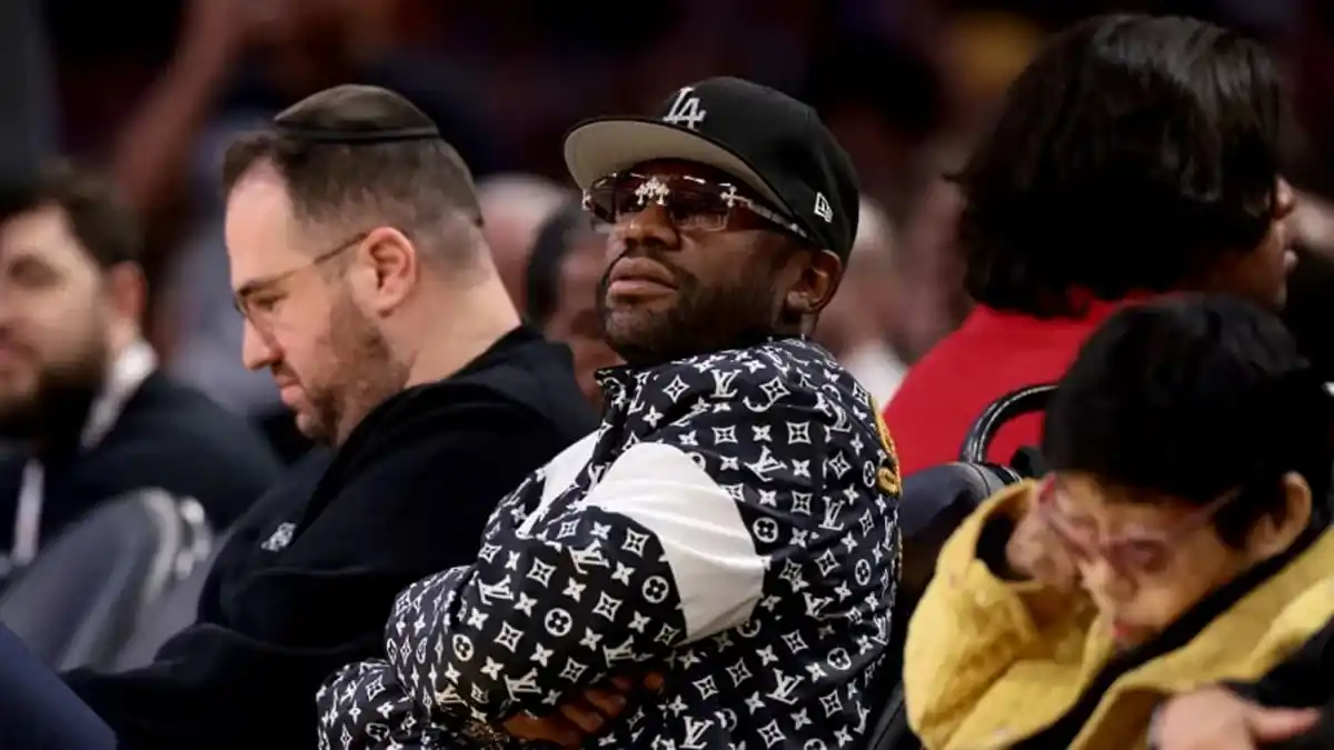 Floyd Mayweather presenció la pelea de Crawford y Canelo Álvarez.