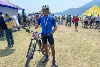 Fernández divide sus días entre los entrenamientos y la vocación de servicio